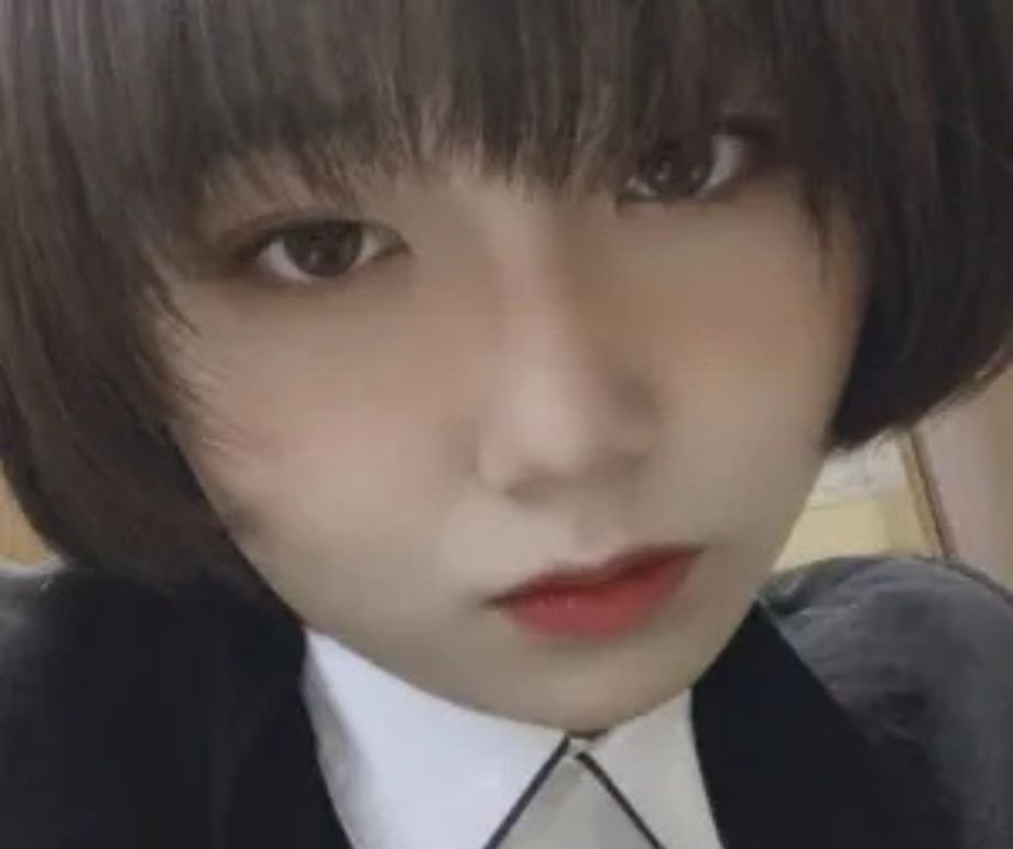 Adoの素顔公開：初の実写MV「ビバリウム」で明かされた衝撃の瞬間とその背景