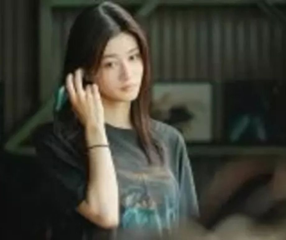 Adoの顔出し解禁：神秘の歌姫が初めて見せた素顔と、その衝撃の背景